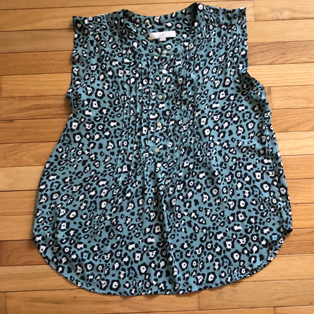 Blue leopard / cheetah print sleeveless blouse